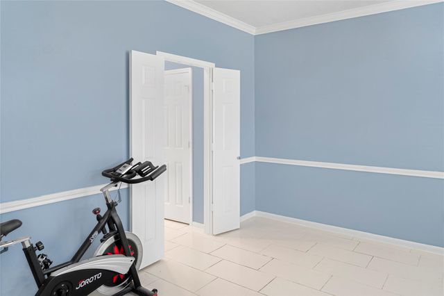 1405 El Camino Village Drive, Webster, TX 77058