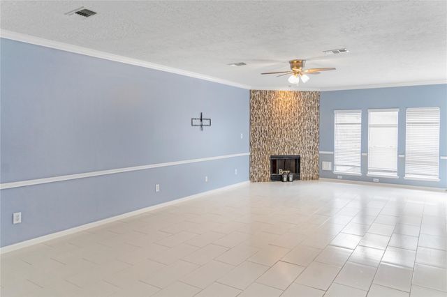 1405 El Camino Village Drive, Webster, TX 77058