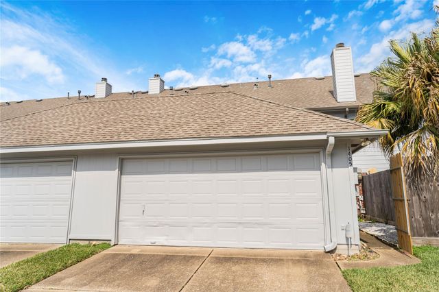 1405 El Camino Village Drive, Webster, TX 77058