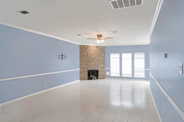 1405 El Camino Village Drive, Webster, TX 77058