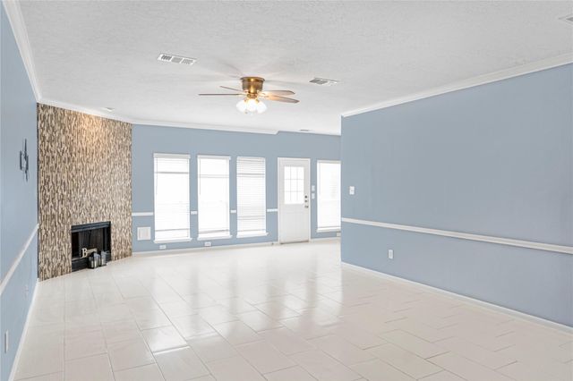 1405 El Camino Village Drive, Webster, TX 77058