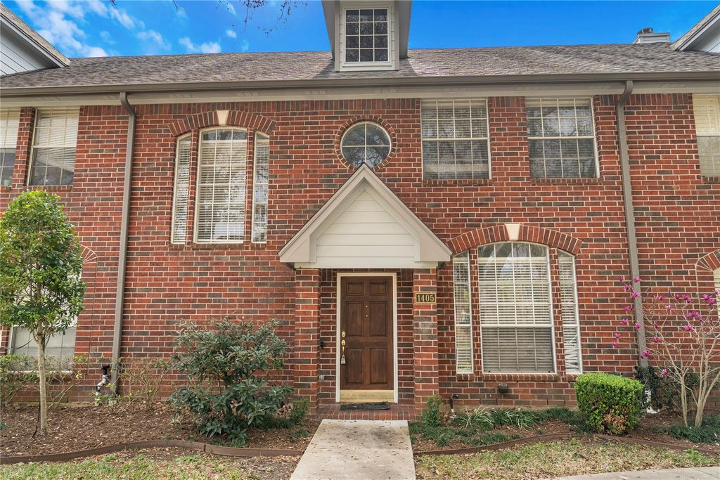 1405 El Camino Village Drive, Webster, TX 77058