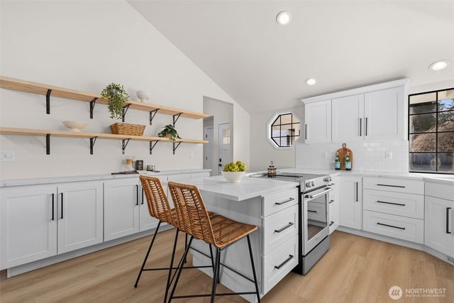 21111 29th Place W, Lynnwood, WA 98036