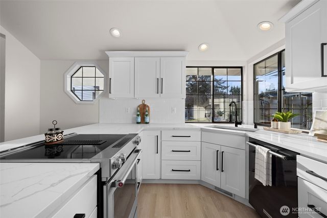 21111 29th Place W, Lynnwood, WA 98036