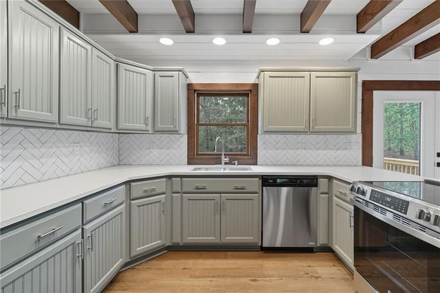 509 E Valley Road NE, Rydal, GA 30171