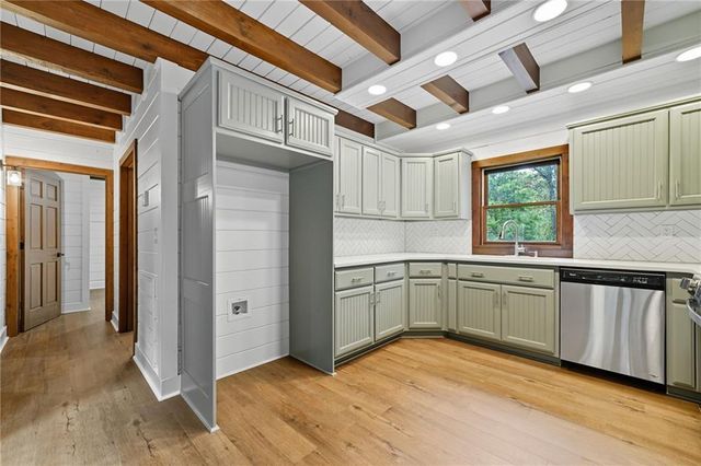 509 E Valley Road NE, Rydal, GA 30171