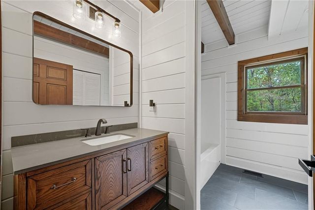 509 E Valley Road NE, Rydal, GA 30171