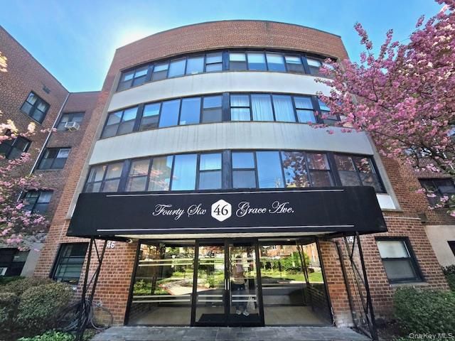 46 Grace Avenue 2J, Great Neck, NY 11021