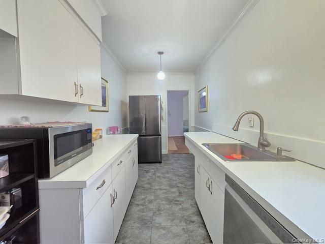 46 Grace Avenue 2J, Great Neck, NY 11021