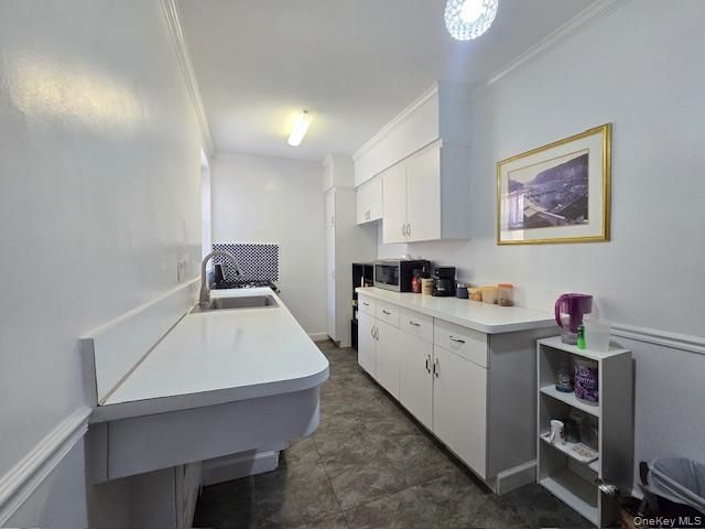 46 Grace Avenue 2J, Great Neck, NY 11021