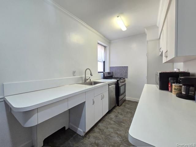 46 Grace Avenue 2J, Great Neck, NY 11021