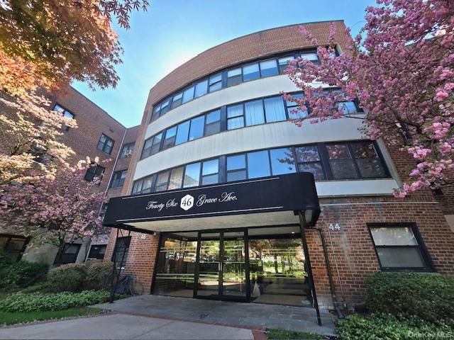 46 Grace Avenue 2J, Great Neck, NY 11021