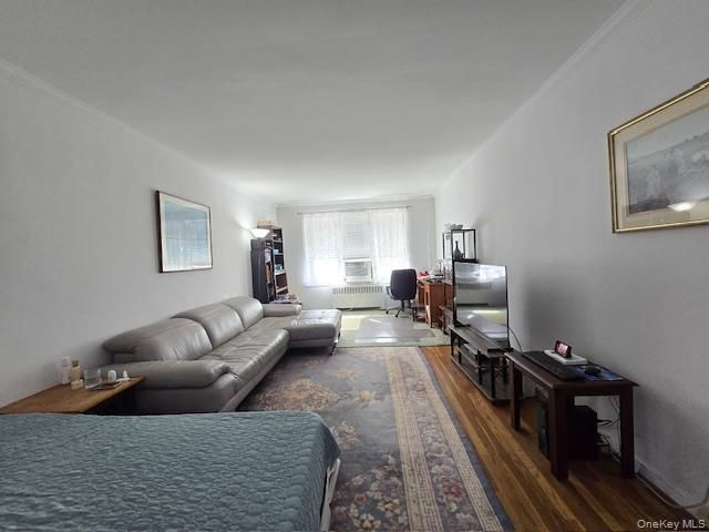 46 Grace Avenue 2J, Great Neck, NY 11021