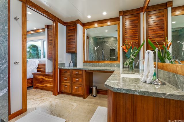 2937 Kalakaua Avenue 61, Honolulu, HI 96815