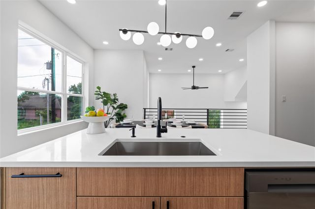 2942 Pitzlin Street, Houston, TX 77023