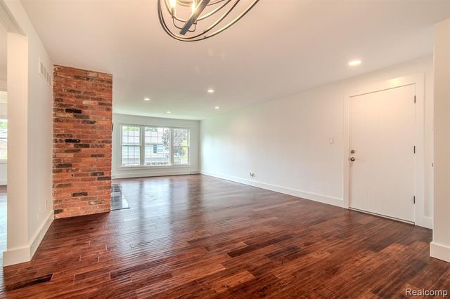 551 N Old Woodward Avenue, Birmingham, MI 48009