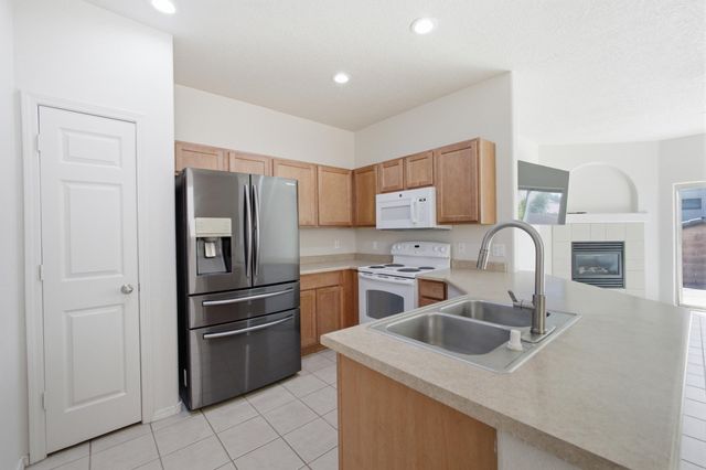 1965 Cortina Loop SE, Rio Rancho, NM 87124