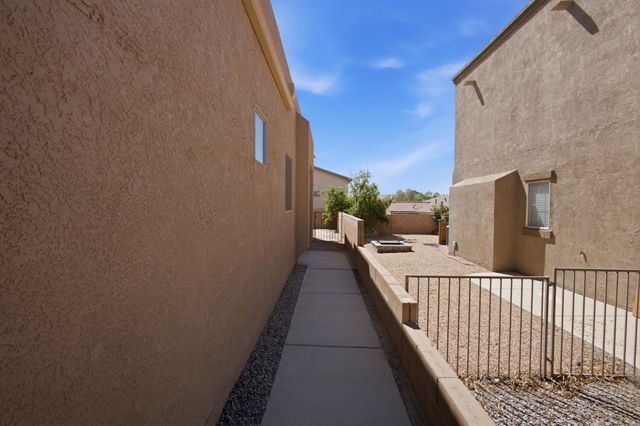 1965 Cortina Loop SE, Rio Rancho, NM 87124