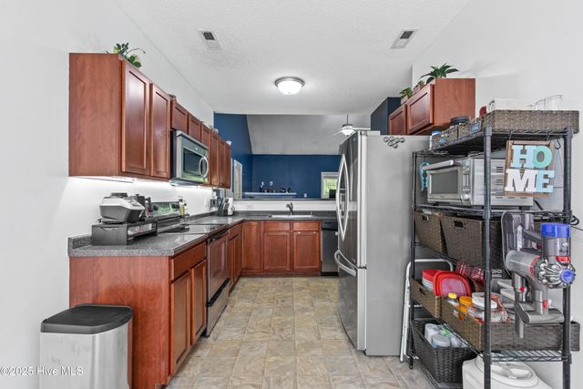 110 Whiteleaf Drive, Jacksonville, NC 28546
