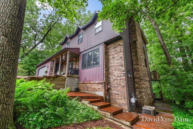 7920 Fitzsimmons Court, Alto, MI 49302