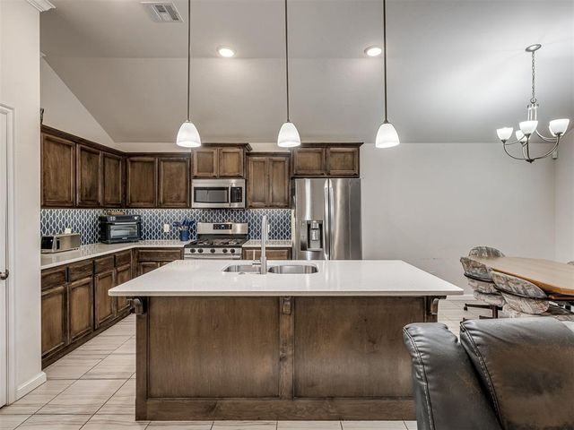 1107 SE 17th Terrace, Newcastle, OK 73065