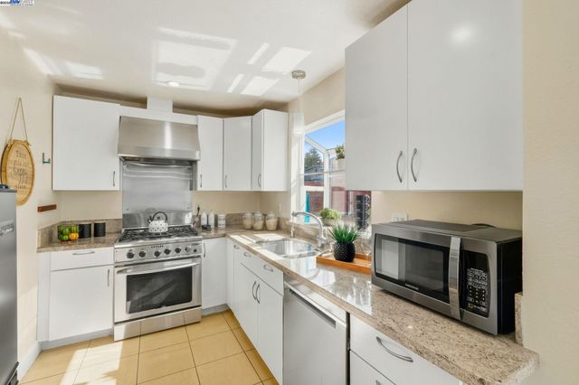 38851 Stillwater Cmn, Fremont, CA 94536