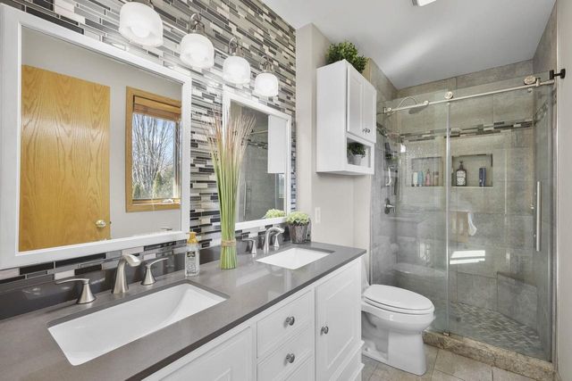 5915 Running Deer Trail, Mcfarland, WI 53558