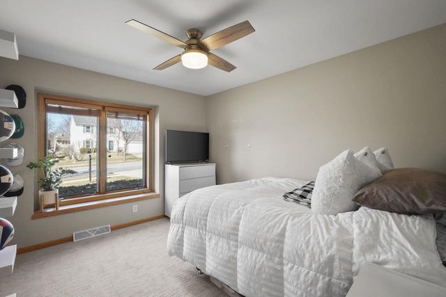 5915 Running Deer Trail, Mcfarland, WI 53558