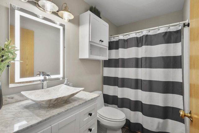 5915 Running Deer Trail, Mcfarland, WI 53558