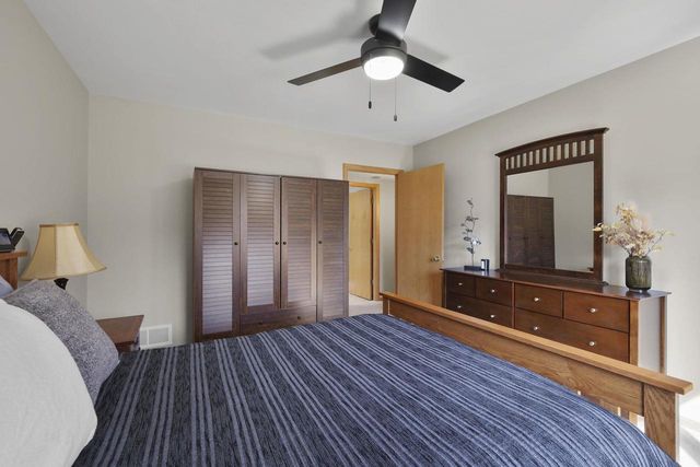 5915 Running Deer Trail, Mcfarland, WI 53558