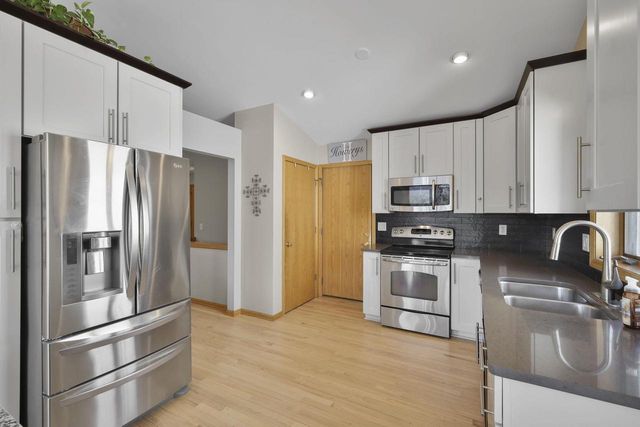 5915 Running Deer Trail, Mcfarland, WI 53558