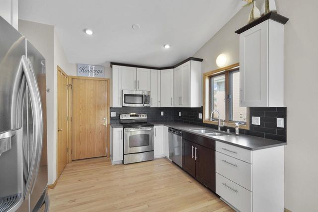 5915 Running Deer Trail, Mcfarland, WI 53558