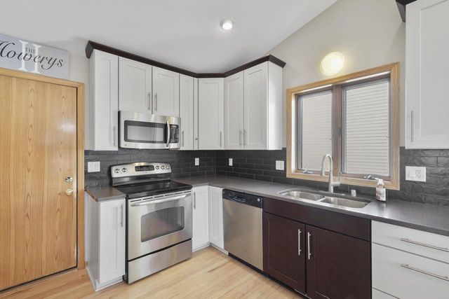 5915 Running Deer Trail, Mcfarland, WI 53558