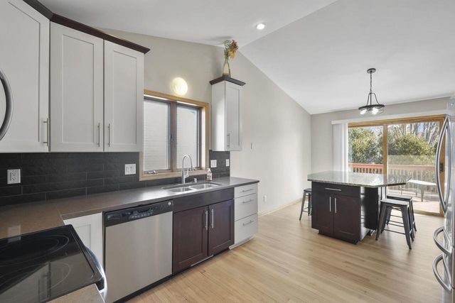 5915 Running Deer Trail, Mcfarland, WI 53558