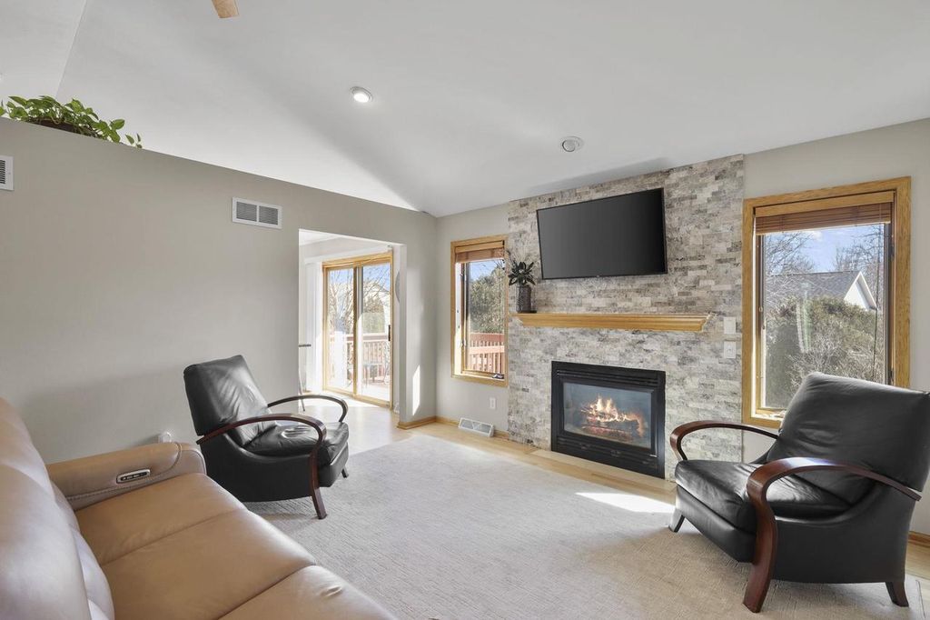 5915 Running Deer Trail, Mcfarland, WI 53558