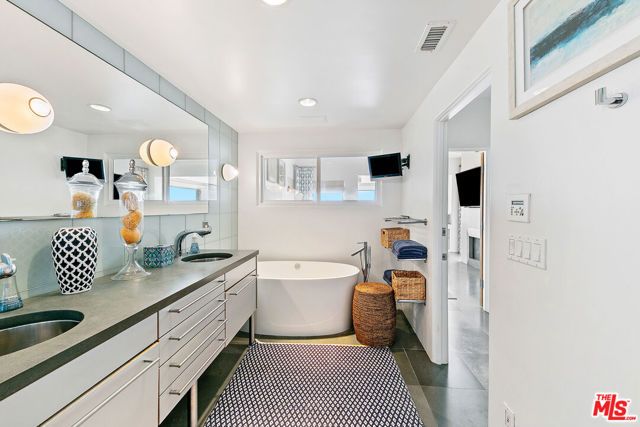 1341 Palisades Beach Road, Santa Monica, CA 90401