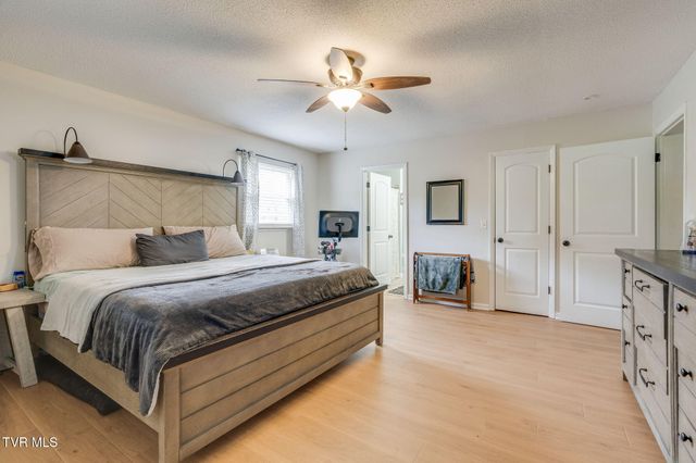 2400 Larkspur Drive, Johnson City, TN 37604