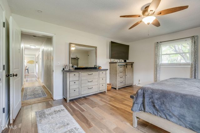 2400 Larkspur Drive, Johnson City, TN 37604