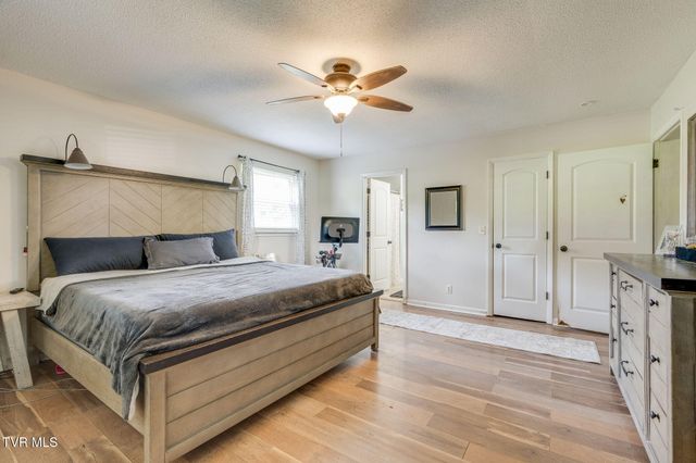 2400 Larkspur Drive, Johnson City, TN 37604