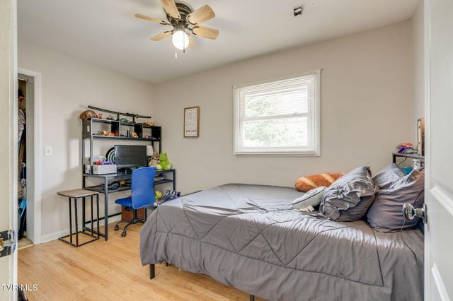 2400 Larkspur Drive, Johnson City, TN 37604