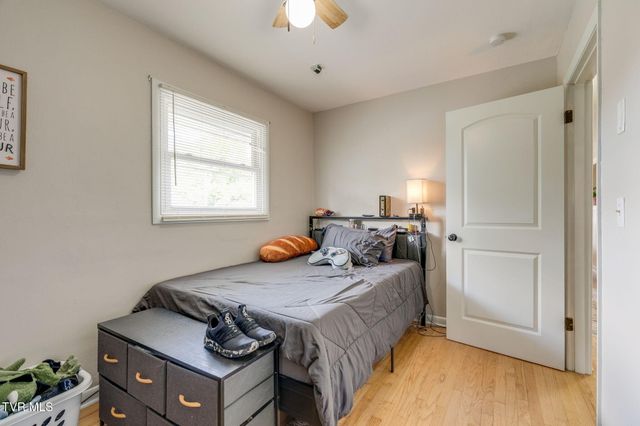 2400 Larkspur Drive, Johnson City, TN 37604