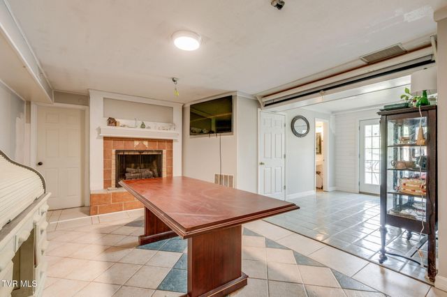 2400 Larkspur Drive, Johnson City, TN 37604
