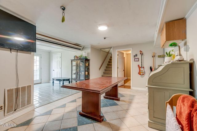2400 Larkspur Drive, Johnson City, TN 37604