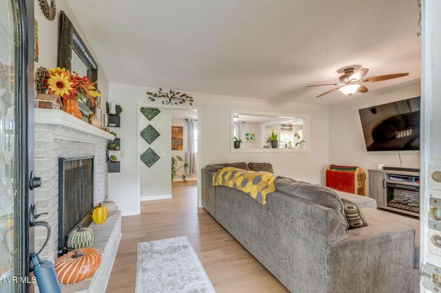 2400 Larkspur Drive, Johnson City, TN 37604