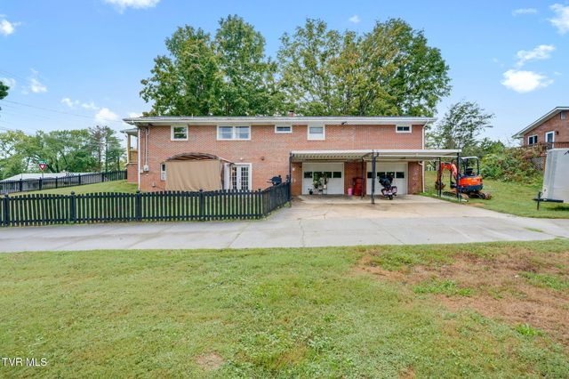 2400 Larkspur Drive, Johnson City, TN 37604