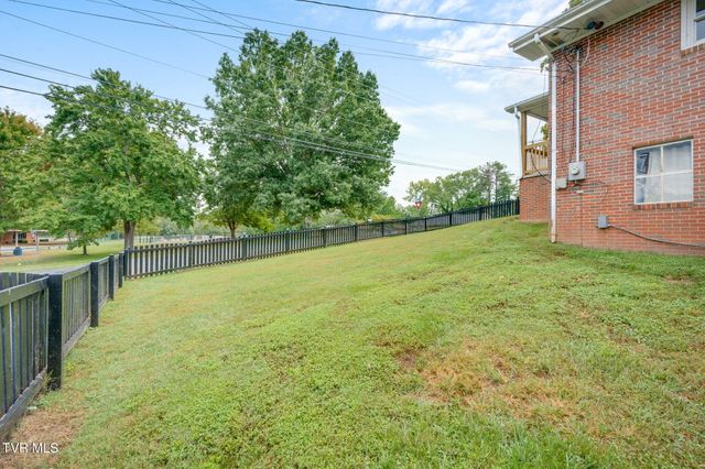 2400 Larkspur Drive, Johnson City, TN 37604