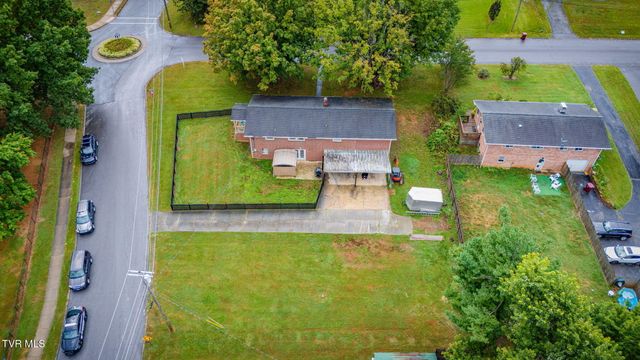 2400 Larkspur Drive, Johnson City, TN 37604