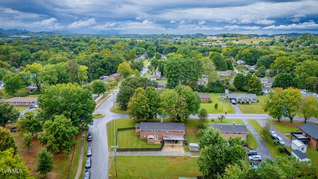 2400 Larkspur Drive, Johnson City, TN 37604