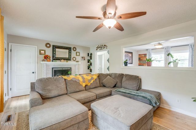 2400 Larkspur Drive, Johnson City, TN 37604