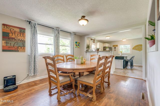 2400 Larkspur Drive, Johnson City, TN 37604